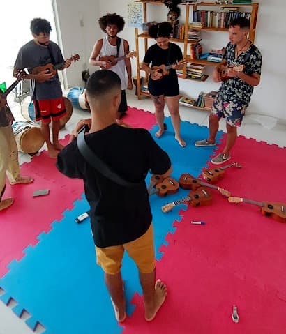 Oficina de Ukeleles inicia suas atividades